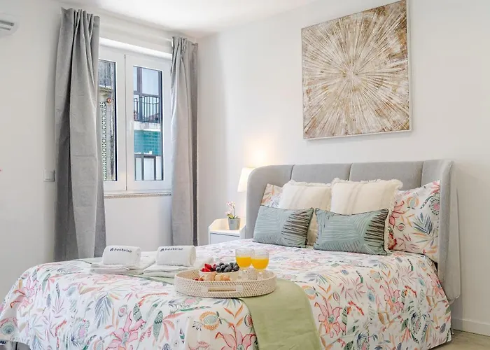 Hostwise - Modern & Bright