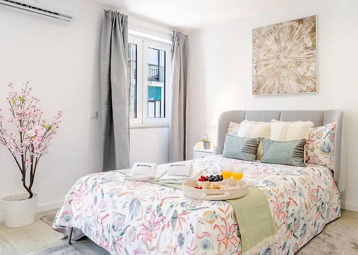 Hostwise - Modern&bright *