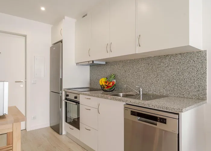 Hostwise - Modern&bright