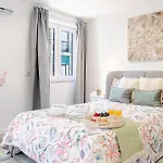 Hostwise - Modern & Bright *