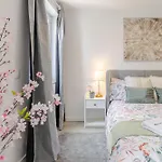 Hostwise - Modern & Bright Porto