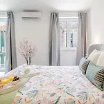 Hostwise - Modern & Bright *
