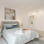 Apartmán Hostwise - Modern & Bright *