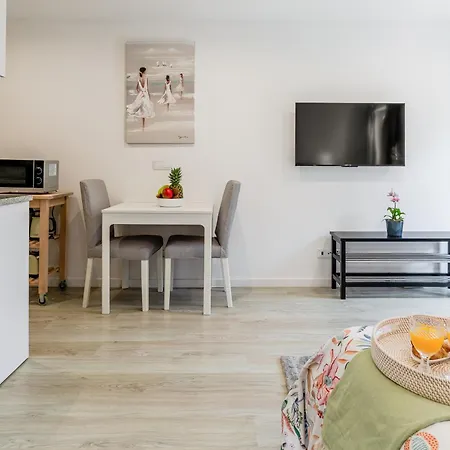 Apartment Hostwise - Modern & Bright