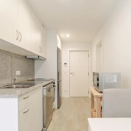 Hostwise - Modern & Bright Apartment Porto
