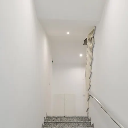 Apartment Hostwise - Modern & Bright