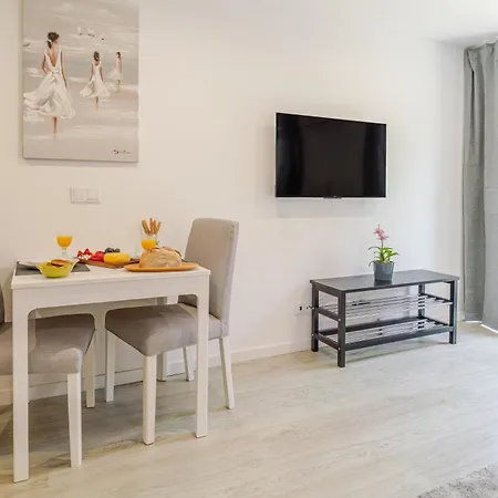 Hostwise - Modern & Bright