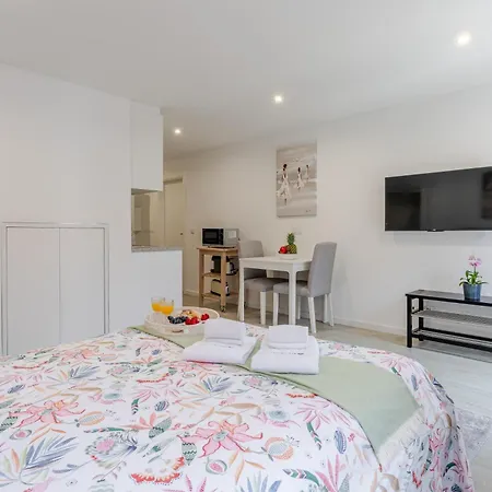 Apartment Hostwise - Modern & Bright *