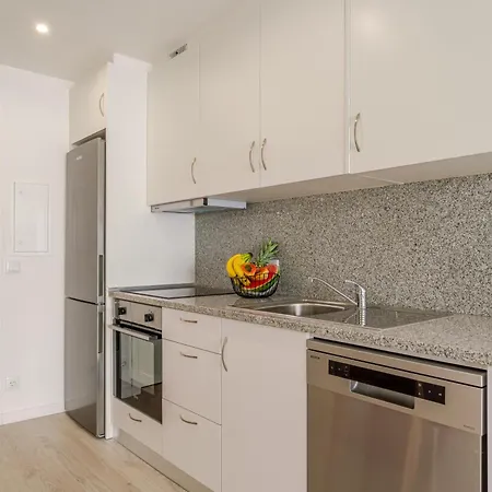 Hostwise - Modern & Bright