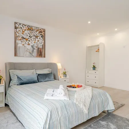 Apartment Hostwise - Modern & Bright *