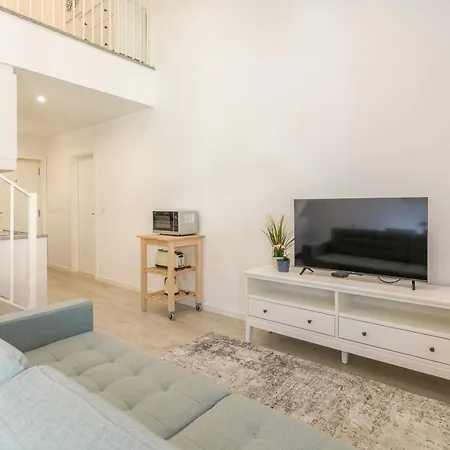 Hostwise - Modern & Bright Apartment Porto