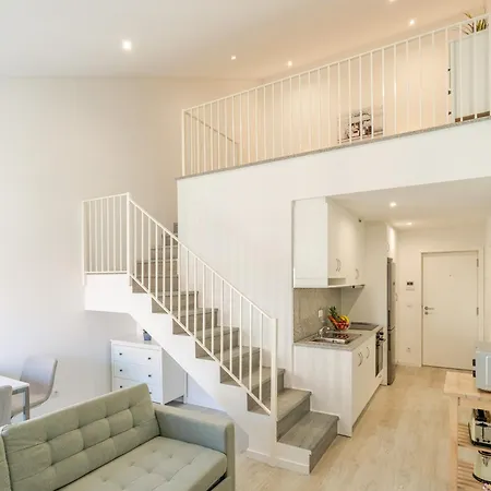 Hostwise - Modern & Bright Apartment