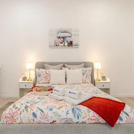 Apartment Hostwise - Modern & Bright