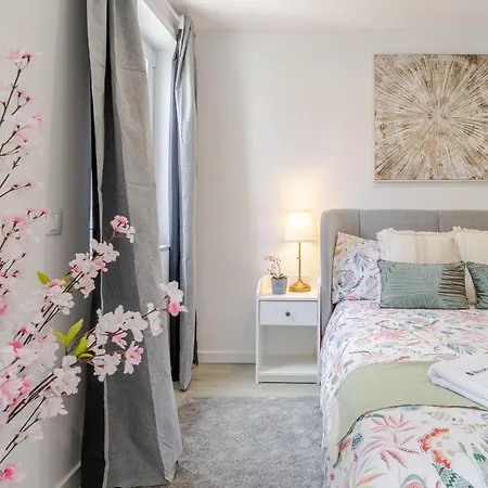 Hostwise - Modern & Bright Oporto