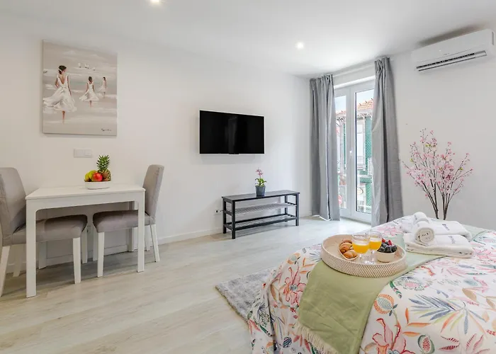 Hostwise - Modern & Bright *