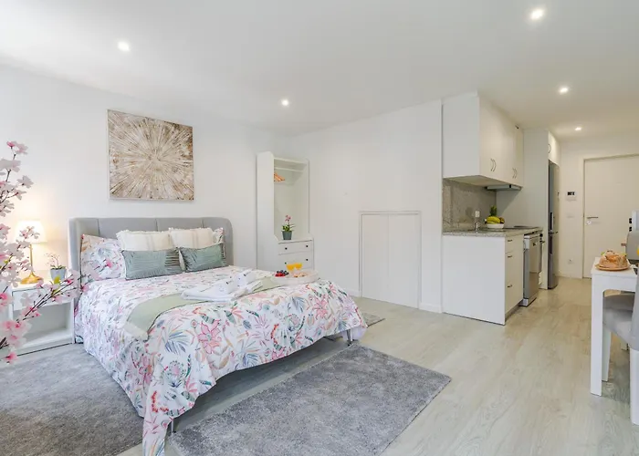 Hostwise - Modern & Bright *