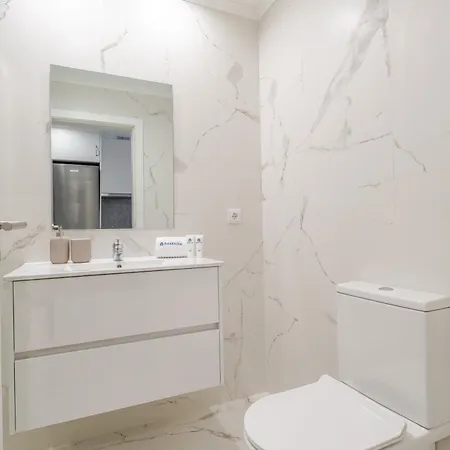 Hostwise - Modern & Bright